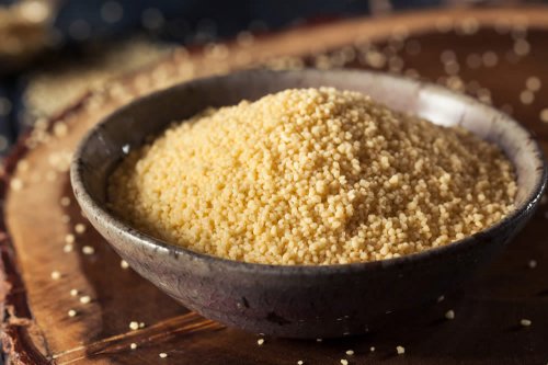 In questo articolo parliamo del Cous Cous, delle sue Calorie e Proprietà Nutrizionali, analizzando gli effetti di questo alimento su peso corporeo, glicemia e salute.