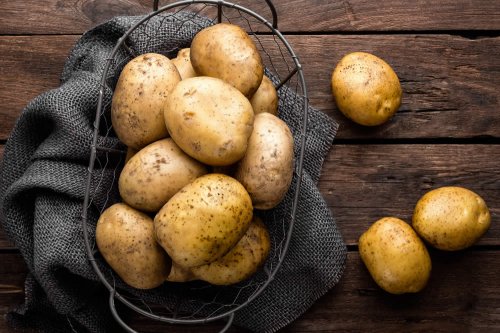 In questo articolo parliamo delle Calorie delle Patate, delle loro Proprietà e dei Potenziali Benefici per la Salute. Con Approfondimenti sull'utilità delle patate per dimagrire e l'impatto sulla sazietà e sulla salute
