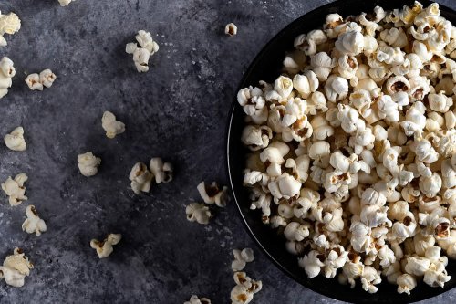 In questo articolo parliamo dei PopCorn, delle loro Calorie e Proprietà Nutrizionali, analizzando i risultati degli Studi che ne sottolineano i Potenziali Benefici per Dimagrire e Mantenersi in Salute.