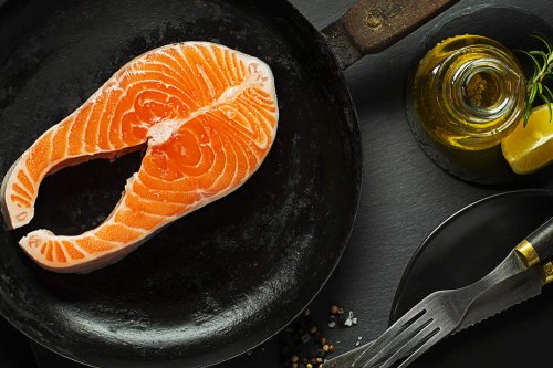 In questo articolo parliamo delle Calorie del Salmone, delle sue Proprietà Nutrizionali e dei Potenziali Benefici per Dimagrire. Con Approfondimenti sull'utilità delle Proteine, degli Omega-3 e dello Iodio per dimagrire