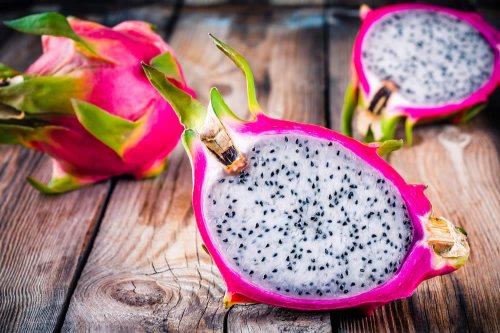 In questo articolo parliamo del Frutto del Drago (o Pitaya), delle sue Proprietà e dei Potenziali Benefici per la Salute derivanti dalla loro azione antiossidante e dall'apporto di nutrienti benefici. Con Studi scientifici e Consigli Utili