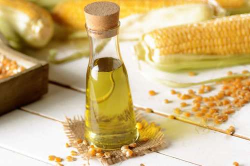 In questo articolo parliamo dell'Olio di Mais, di come viene prodotto e dei suoi usi in Cucina. Con Considerazioni e Studi Scientifici sui Potenziali Benefici e Rischi per la Salute, anche in Confronto con altri Oli vegetali