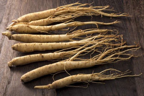 In questo articolo analizziamo le Proprietà e i Benefici del Ginseng, valutandone l'Efficacia nel Combattere Raffreddore e Influenza, Stress e Stanchezza, nel Migliorare il Benessere Sessuale e le Funzioni Cognitive. Con Effetti Collaterali e Modo d'Uso