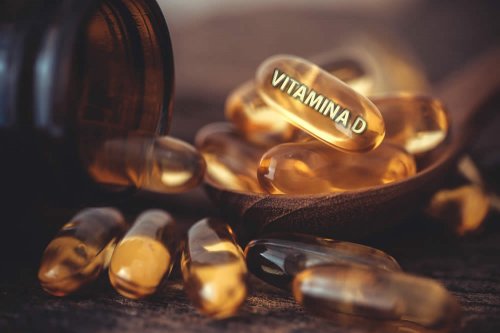 In questo articolo parliamo degli Integratori di Vitamina D. A Cosa Servono? Perché sono Importanti? Funzioni, Proprietà e Benefici della Vitamina D. Dosi Corrette e Modo d'Uso. Possibili Effetti Collaterali e Rischi di Tossicità
