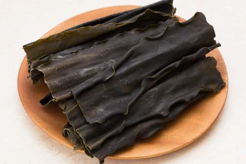 In questo articolo parliamo dell'Alga Kelp (detta anche Kombu o Laminaria), delle sue Proprietà, dei suoi Principi Attivi e dei Benefici per il Dimagrimento e il Diabete. Studi scientifici, Dosi e Modo d'Uso, Effetti Collaterali e Controindicazioni