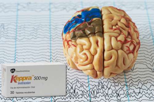 Recensione del Farmaco Keppra Compresse: Quando Fa bene? Quando Fa Male? Per Cosa si Usa? Dosi e Uso Corretto del levetiracetam nel trattamento dell'epilessia. Foglio Illustrativo Spiegato, Controindicazioni ed Effetti Collaterali