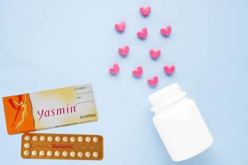 Recensione del Farmaco Yasmin: Quando Fa bene? Quando Fa Male? Per Cosa si Usa? Dosi e Uso Corretto come Pillola Anticoncezionale. Foglio Illustrativo Spiegato, Controindicazioni ed Effetti Collaterali